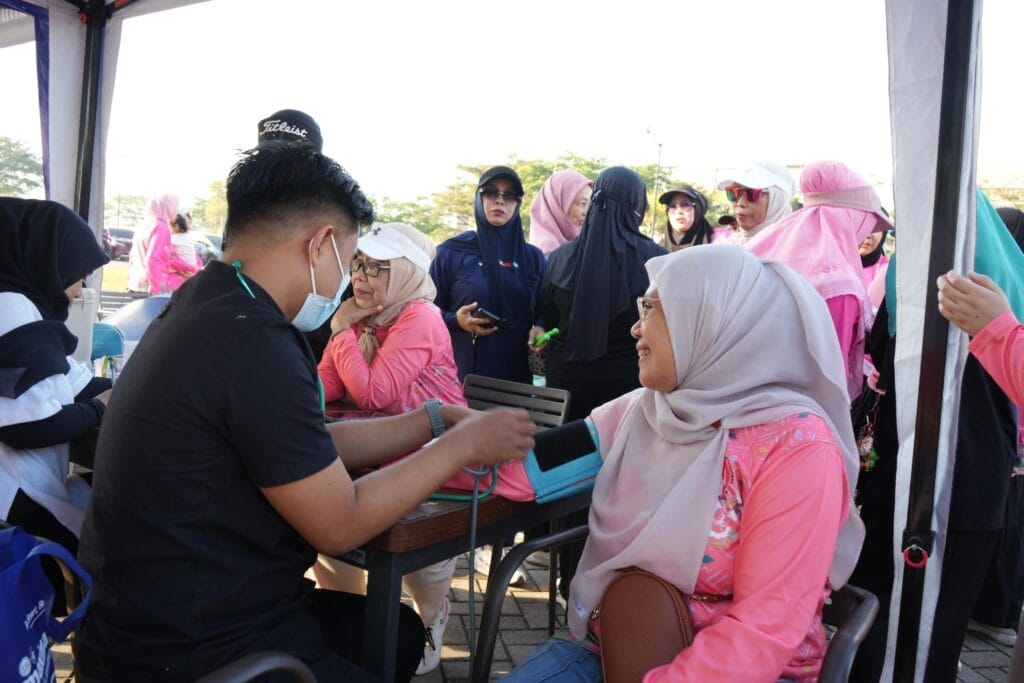 Tiga Organisasi Perempuan Kota Makassar Kompak Gelar Senam dan Pemeriksaan Kesehatan - Pemeriksaan kesehatan,Perempuan Makassar - Gambar 633