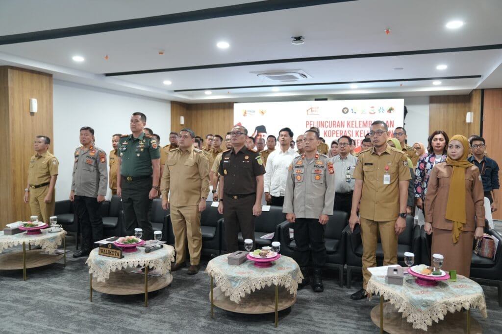 Wali Kota Makassar Hadiri Secara Virtual Peluncuran 80 Ribu Koperasi Merah Putih oleh Presiden Prabowo - Koperasi merah putih,Wali kota Makassar - Gambar 591