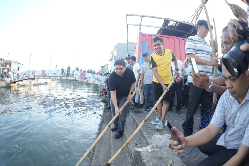 Pemkot Makassar Gencarkan Jumat Bersih, Sampah Jadi Potensi Ekonomi - Jumat bersih,Pemkot Makassar - Gambar 534