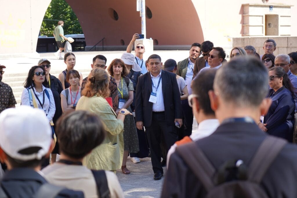 Wali Kota Makassar Kunjungi Karl-Marx-Hof Vienna, Pelajari Model Perumahan Sosial Berkelanjutan - Makassar - Gambar 839