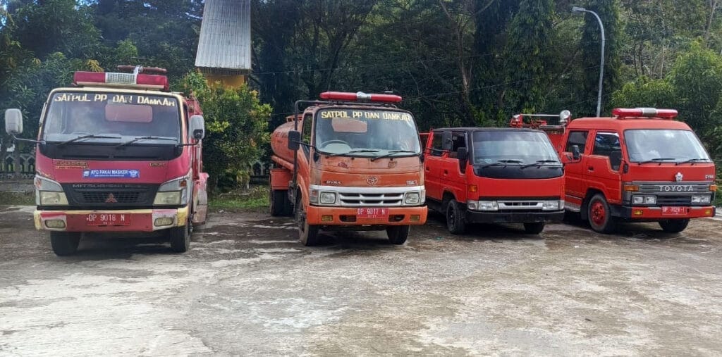 Pemkab Enrekang Tambah Dua Mobil Damkar Baru, Anggarkan Rp2,1 Miliar untuk Penanganan Kebakaran 1 Pemkab Enrekang Tambah Dua Mobil Damkar Baru, Anggarkan Rp2,1 Miliar untuk Penanganan Kebakaran - Pemkab Enrekang Tambah Dua Mobil Damkar,bupati enrekang - Gambar 819