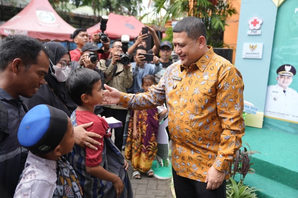 Munafri Tinjau Khitanan Massal dan Donor Darah, Komitmen Layanan Sosial Hingga Kepulauan - khitanan massal dan donor darah - Gambar 748