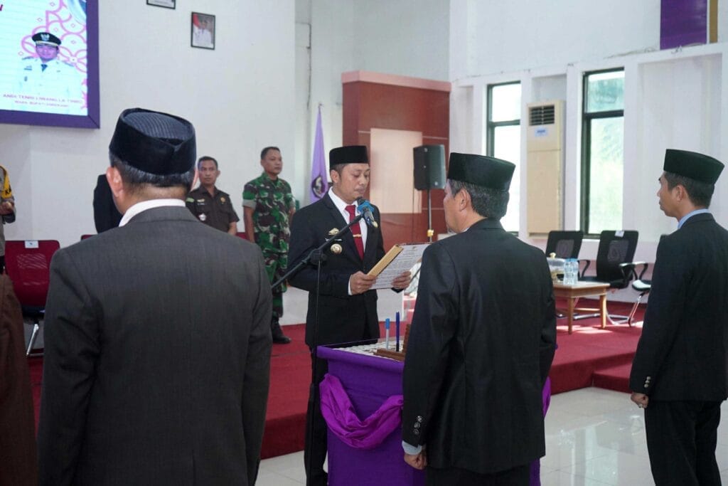 Bupati Enrekang Lakukan Mutasi Eselon II, Dorong Terbentuknya Tim Kerja Solid - bupati enrekang,rotasi - Gambar 705