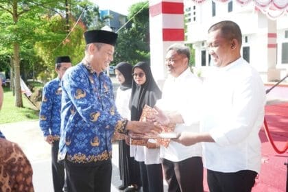 PLT Sekda Enrekang Zulkarnain Kara Pimpin Apel Hari Kesadaran Nasional, Serahkan 129 SK Koperasi Merah Putih - sekda enrekang,koperasi merah putih,zulkarnain kara - Gambar 670