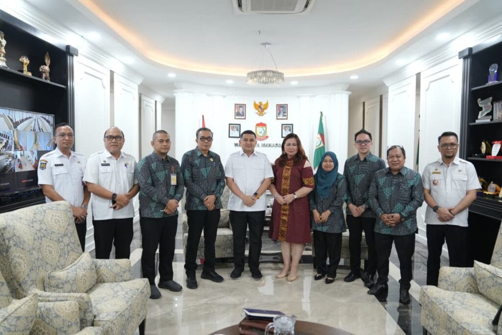 Wali Kota Munafri Dukung BPR, Dorong Pengawasan Pinjol di Rakernas Perbarindo Makassar - Pinjol,munafri - Gambar 104