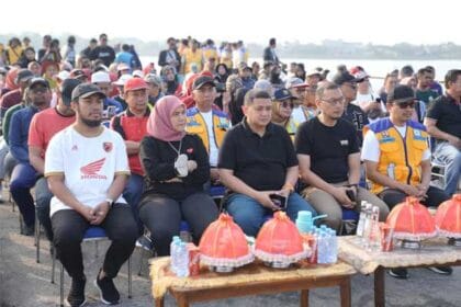Munafri–Aliyah Pimpin Aksi Jumat Bersih di Waduk Tunggu Pampang Makassar - jumat bersih,makassar - Gambar 58