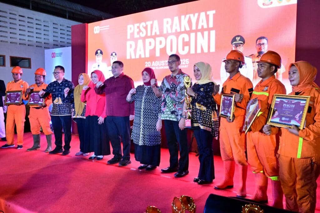 Pesta Rakyat Rappocini, Wali Kota Munafri Ajak Warga Cegah Banjir dengan Gotong Royong - munafri - Gambar 70