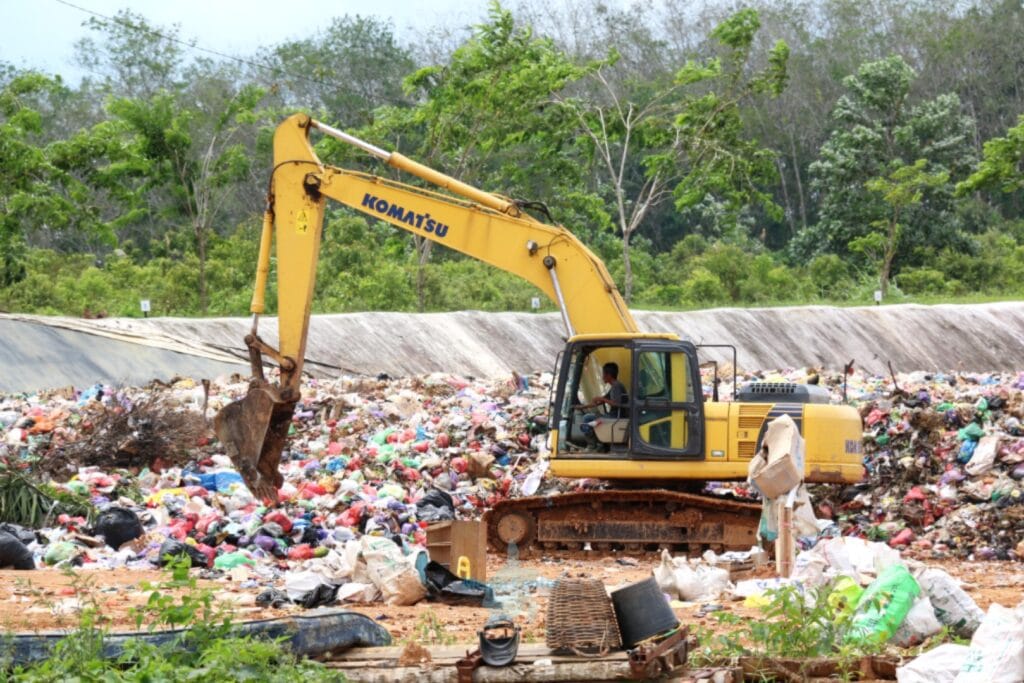 TPA Ilegal di Tanjung Bunga Makassar Picu Asap Tebal, Warga Resah hingga DLH Turun Tangan - TPA - Gambar 145