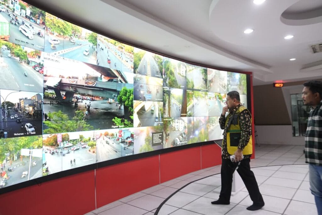 Munafri Pantau Aksi Demo Makassar Lewat War Room Balai Kota 1 War Room