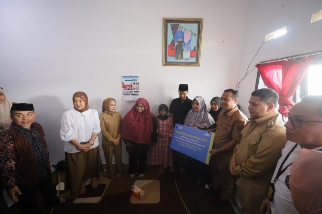 Santunan Rp379 Juta Diserahkan untuk Keluarga ASN Korban Kebakaran DPRD Makassar 1 Santunan Rp379 Juta Diserahkan untuk Keluarga ASN Korban Kebakaran DPRD Makassar