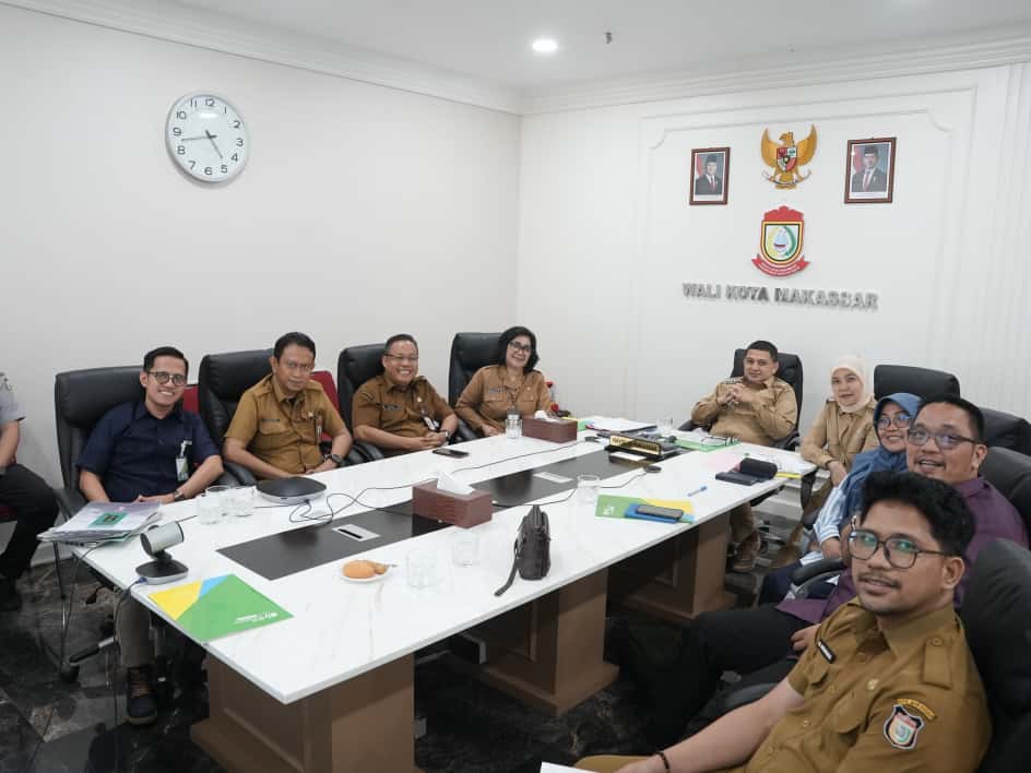 Wali Kota Makassar, Munafri Arifuddin, saat memaparkan komitmen Pemkot memperluas jaminan sosial ketenagakerjaan bagi pekerja rentan, non-ASN, hingga pelaku urban farming.