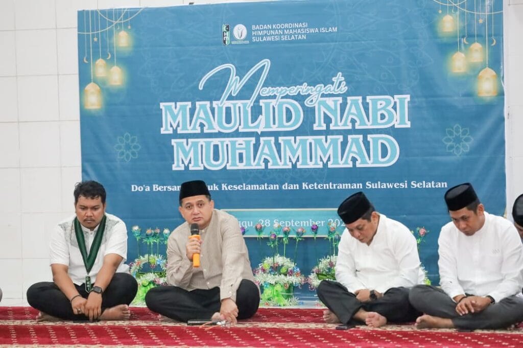 Wali Kota Makassar, Munafri Arifuddin saat menghadiri Peringatan Maulid Nabi Muhammad SAW 1447 H yang digelar Badko HMI Sulsel di Masjid Agung 45 Makassar, Minggu (28/9/2025) malam.