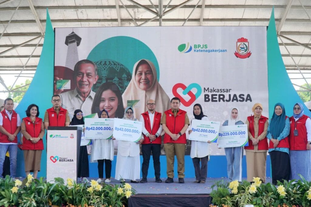 Launching program Makassar Berjasa di Tribun Lapangan Karebosi, Makassar, Selasa (30/9/2025).