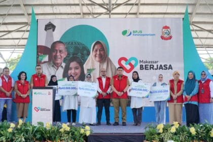 Launching program Makassar Berjasa di Tribun Lapangan Karebosi, Makassar, Selasa (30/9/2025).