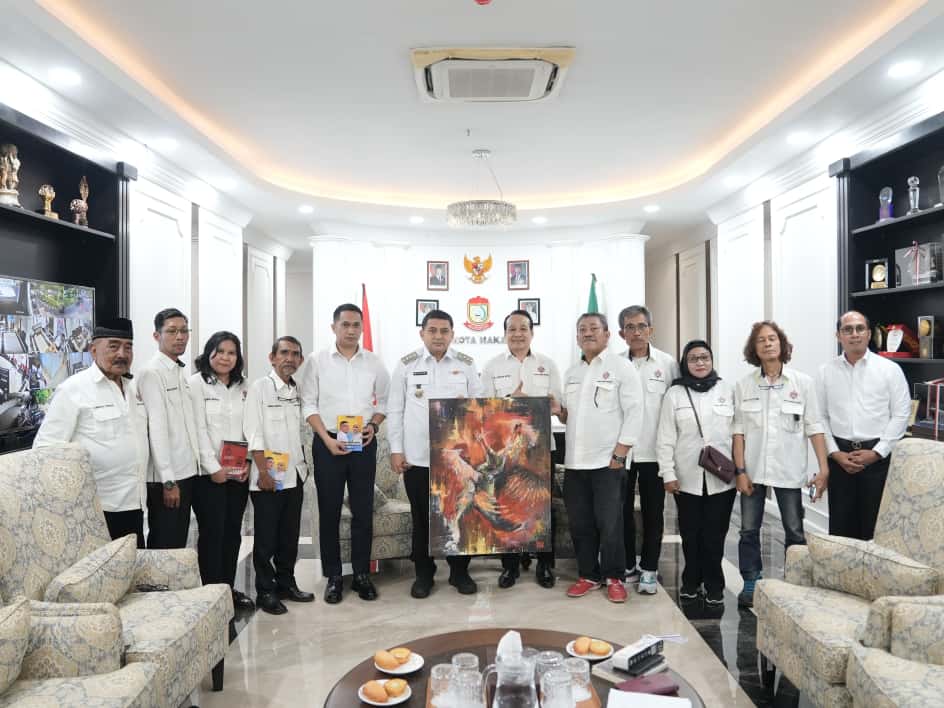 Festival Muara Siap Jadi Ikon Baru Makassar: Munafri Angkat Budaya Sungai dan Laut ke Panggung Dunia 1 Wali Kota Makassar, Munafri Arifuddin, bersama Dewan Kesenian Kota Makassar membahas konsep Festival Muara yang akan menjadi ikon budaya baru di pertemuan sungai dan laut.