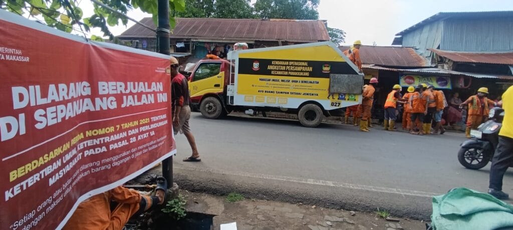 Lapak di Lahan PDAM Ditertibkan, Penataan Jalan Dr. Leimena Segera Rampung 1 Jalan Dr. Leimena