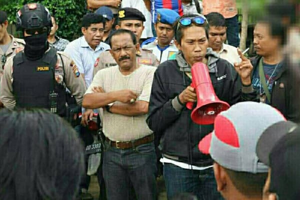 GALAK Sulsel Desak DPRD Gowa Gunakan Hak Angket, Kritik Penggunaan Rujab Bupati untuk Konsolidasi Partai 1 Founder GALAK Sulsel, Syamsu Marlin Dg Para’ba, menyoroti penggunaan fasilitas negara dalam kegiatan politik di Kabupaten Gowa.