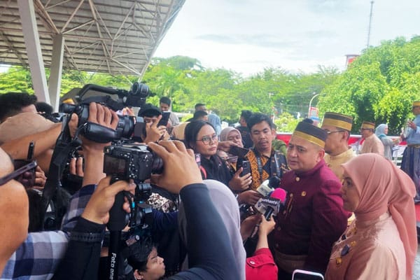 Wali Kota Makassar Munafri Arifuddin bersama Wakil Wali Kota Aliyah Mustika Ilham pada sela kegiatan perayaan HUT ke-418 Kota Makassar, Minggu (9/11/2025).