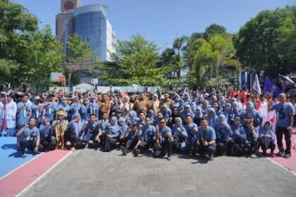 Wali Kota Makassar, Munafri Arifuddin, membuka Porseni SMPN 6 Makassar 2025 sambil memberikan motivasi kepada siswa untuk terus berkarya dan menjaga semangat kebersamaan, Senin (3/11/2025).