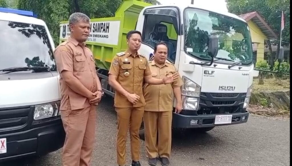 Bupati Enrekang Resmikan Dua Armada Baru untuk Dinas Lingkungan Hidup 1 Bupati Enrekang
