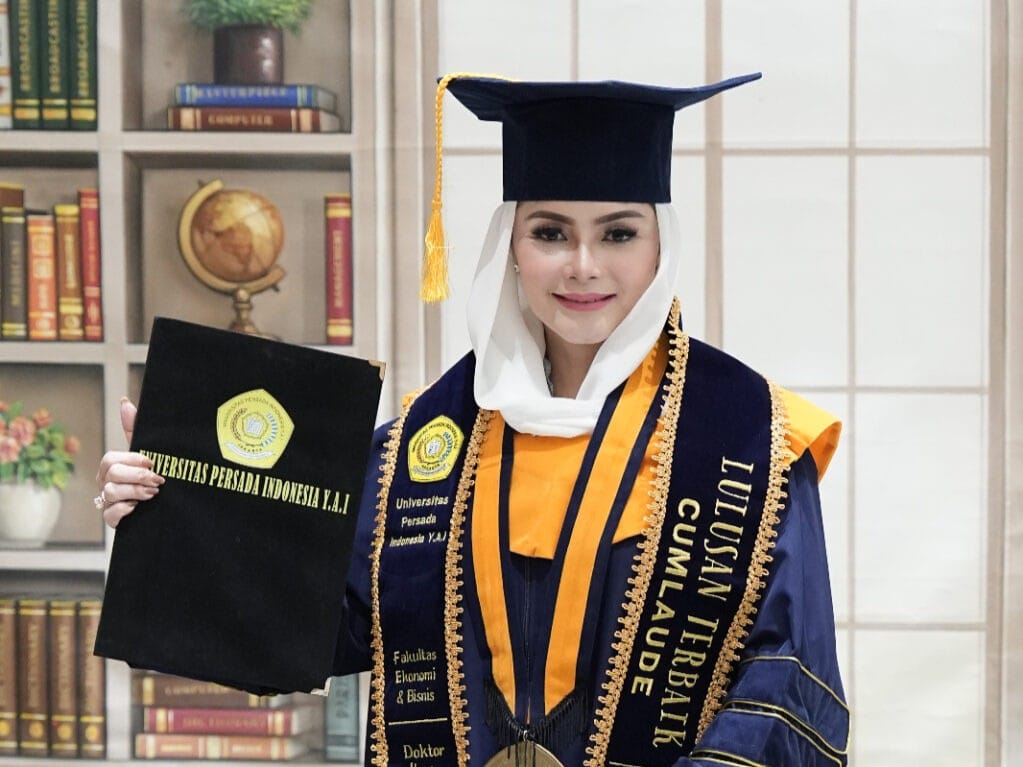 Novita Wijayanti Raih Doktor Manajemen dengan IPK Sempurna 1 Novita