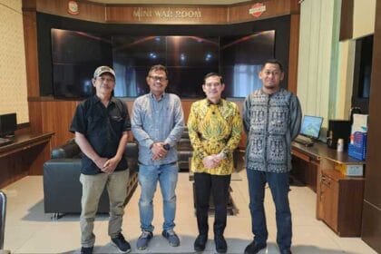 Camat Panakkukang Muhammad Ari Fadli memberikan pembekalan kepada para Ketua RT/RW terpilih usai pelaksanaan pemilihan di Kecamatan Panakkukang.