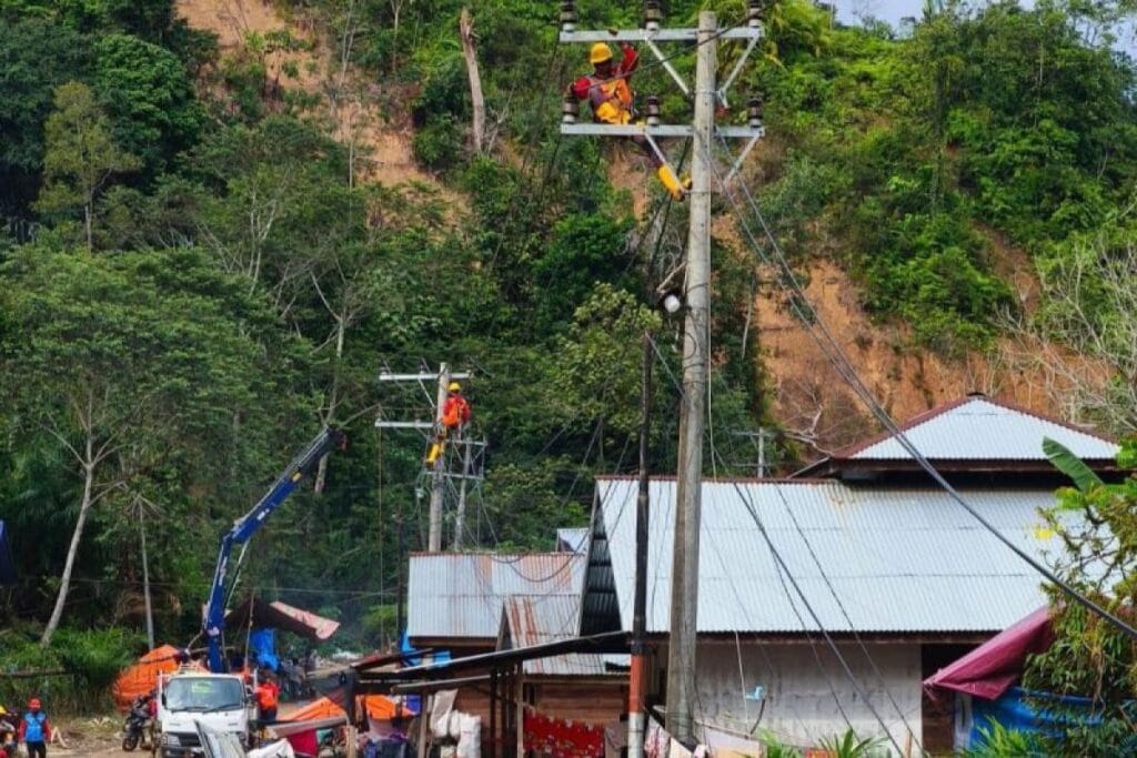 PLN Pulihkan Listrik 98,9 Persen Wilayah Terdampak Bencana di Aceh 1 PLN
