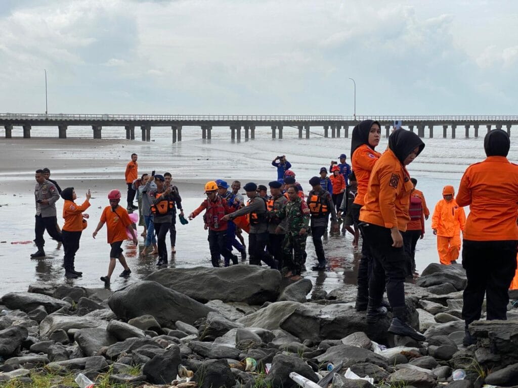Bocah Lima Tahun Ditemukan Tewas Setelah Hanyut di Pantai Barombong 1 Bocah