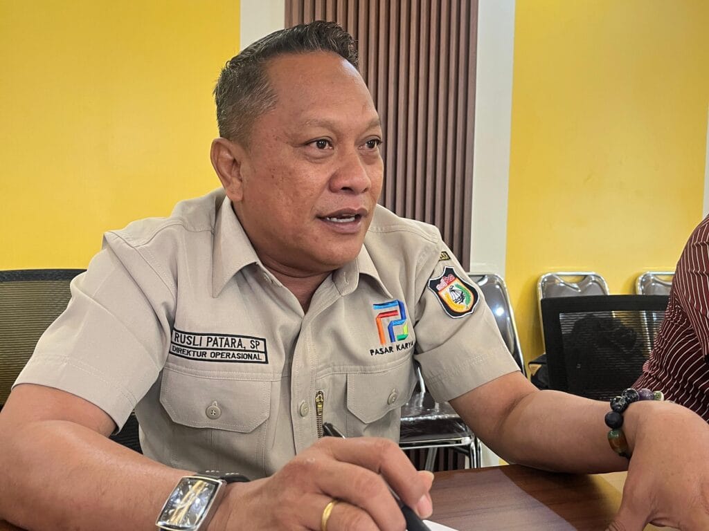 Pembenahan Tata Kelola Pasar Makassar Tunjukkan Dampak Positif 1 Direktur Operasional (Dirops) PD Pasar, Rusli Patara.
