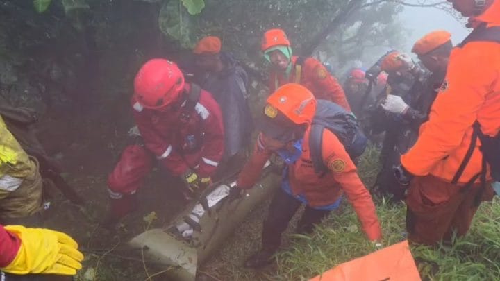 Korban Kedua Pesawat ATR 42-500 Dievakuasi di Maros 1 ATR