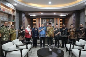 Wali Kota Makassar Munafri Arifuddin menerima laporan kesiapan pemberangkatan 325 calon jemaah haji Makassar tahun 2026 di Balai Kota Makassar.