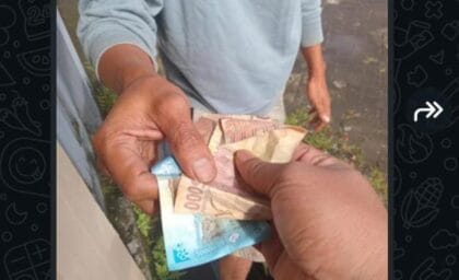 FOTO: Sopir pengangkut sampah menagih iuran kepada warga di Perumahan Nusa Harapan Permai (NHP), Kelurahan Buntusu, Kecamatan Tamalanrea, Kota Makassar. (Keterangan gambar: tangkap layar percakapan WhatsApp warga)