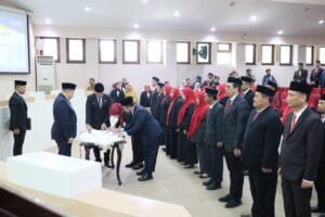 Wali Kota Makassar, Munafri Arifuddin, melantik 27 Pejabat Administrator dan Pengawas lingkup Pemerintah Kota Makassar di Ruang Sipakatau, Senin (2/3/2026).