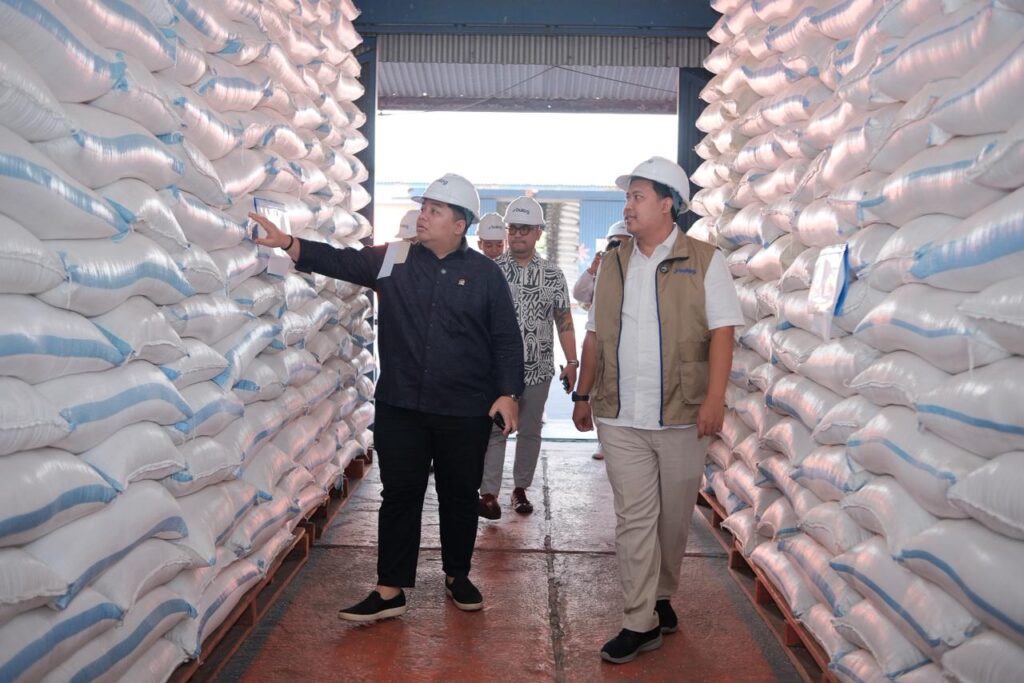 Stok Pangan di Lumajang Dipastikan Aman, Kawendra Lukistian Tinjau Gudang Bulog 1 Kawendra