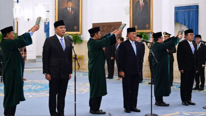 Presiden Prabowo Subianto secara resmi melantik Donny Ermawan dan Yos Sunitiyoso sebagai Gubernur dan Wakil Gubernur Universitas Republik Indonesia (URI) di Istana Negara, Jakarta, pada Rabu, 22 Juli 2026. Foto: BPMI Setpres/Muchlis Jr
