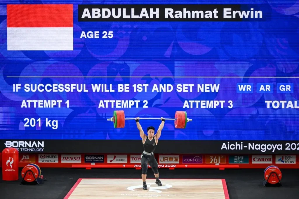 Rahmat Erwin Abdullah Ukir Sejarah di Asian Games 2026, Emas dan 2 Rekor Dunia 1 Lifter Indonesia asal Makassar, Rahmat Erwin Abdullah, kembali meraih medali emas Asian Games 2026 kelas 75 kilogram putra sekaligus memecahkan dua rekor dunia di Nagoya, Jepang, Sabtu (26/9/2026. (ANTARA FOTO/Fauzan)