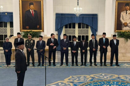 Presiden Prabowo Subianto melantik Suahasil Nazara sebagai Menteri Keuangan menggantikan Purbaya Yudhi Sadewa di Istana Negara, Jakarta, Senin (14/9/2026).
