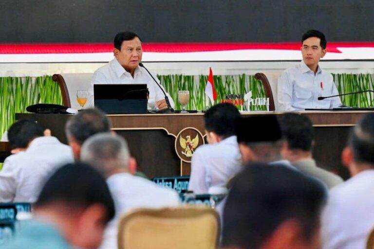 residen Prabowo Subianto memimpin Sidang Kabinet Paripurna dua tahun pemerintahan Kabinet Merah Putih di Kompleks Istana Kepresidenan, Jakarta, Rabu (21/10/2026).
