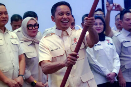 Bupati Enrekang H. Muh. Yusuf Ritangnga dilantik sebagai Ketua DPC HKTI Kabupaten Enrekang periode 2026-2031 di Makassar.