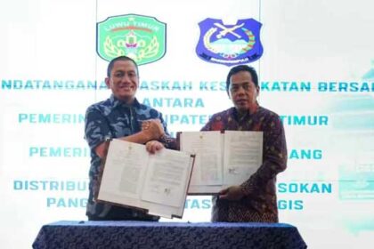 Kepala Dinas Koperasi, UMKM dan Nakertrans Kabupaten Enrekang, Hasbar, menandatangani kesepakatan kerja sama pasokan pangan strategis bersama Pemerintah Kabupaten Luwu Timur di Sorowako.