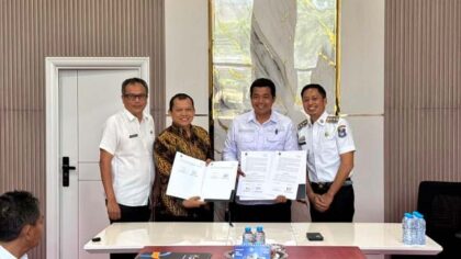 Pemkab Enrekang dan Jasindo menandatangani PKS asuransi usaha tani.