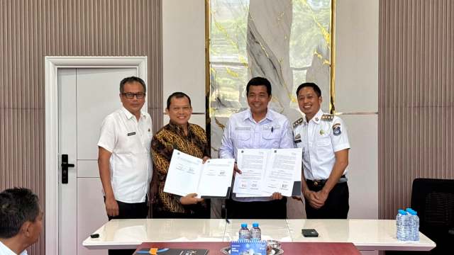 Pemkab Enrekang Siapkan Asuransi Gagal Panen untuk 1.500 Hektare Padi dan Jagung 1 Pemkab Enrekang dan Jasindo menandatangani PKS asuransi usaha tani.