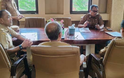 Dua Calon Direktur Perumda Tirta Massenrempulu Enrekang Lolos Seleksi, UKK Digelar di Unhas 1 Ketua Pansel Zulkarnain Kara mengumumkan dua calon Direktur Perumda Tirta Massenrempulu Enrekang lolos seleksi administrasi.